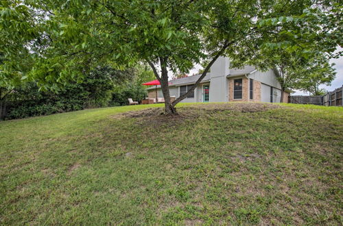 Photo 3 - Cozy Irving Home w/ Fully Fenced Backyard