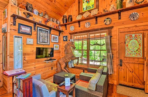 Foto 6 - Enchanting Cabin w/ Mother-in-law Suite: Mtn Views