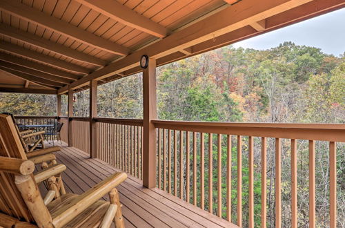 Foto 4 - Homey Sevierville Cabin w/ Deck Near Pigeon Forge