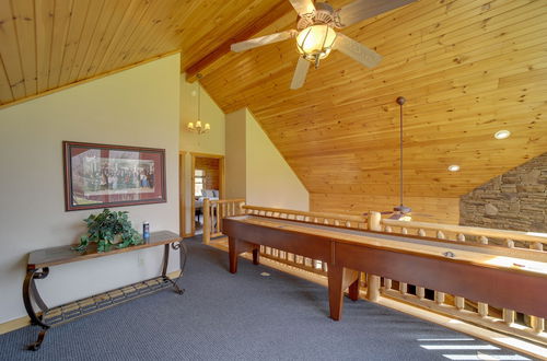 Foto 7 - Maggie Valley Cabin w/ Private Hot Tub & Game Room