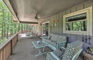 Foto 3 - Scenic Hot Springs Cottage w/ Covered Deck