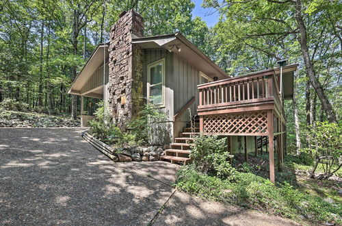 Foto 4 - Scenic Hot Springs Cottage w/ Covered Deck