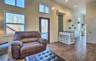 Foto 2 - Gray Home w/ View of Boone Lake + Fire Pit