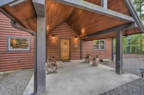 Photo 19 - Creekside Cabin With Deck, Hot Tub & Fire Pit