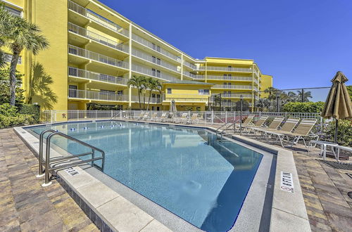 Foto 1 - Marco Island Condo w/ Patio: Steps to Beach Access