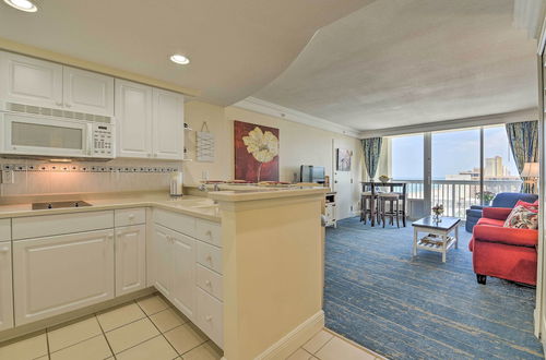 Foto 10 - Daytona Beachfront Condo w/ Ocean View