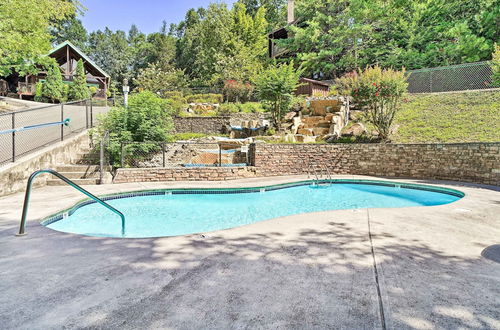 Foto 9 - Family-friendly Gatlinburg Cabin w/ Pool Access