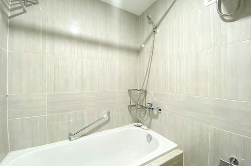 Foto 17 - Good Deal And Elegant Studio Vasanta Innopark Apartment