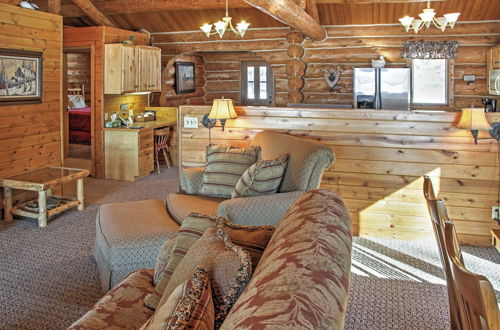 Foto 10 - Wonderful Home on Sand Lake w/ Expansive Porch