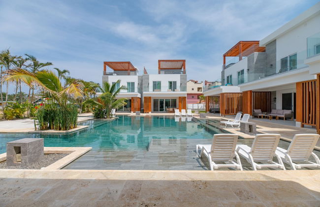 Ocean One Roatan - Photo 1