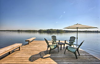 Foto 1 - Quiet Home on Lake Hawkins w/ Kayaks + Dock