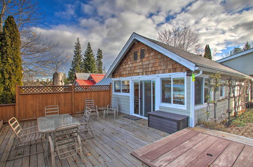 Foto 25 - Charming Lakefront Cabin w/ Deck & Fire Pit