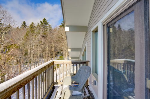 Photo 12 - Bright Bromley Mountain Condo With 2 Balconies