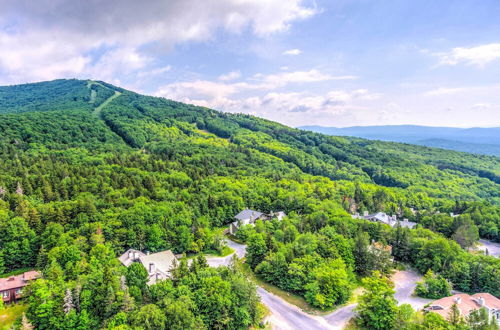 Photo 2 - Bright Bromley Mountain Condo With 2 Balconies