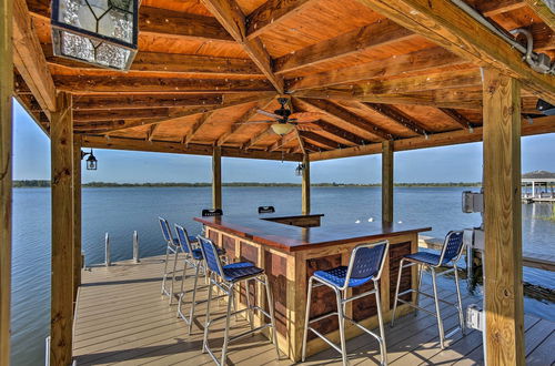 Foto 4 - Waterfront Winter Haven Home With Dock & Hot Tub