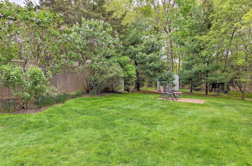 Foto 16 - Cute East Hampton Cottage w/ Patio - Walk to Beach