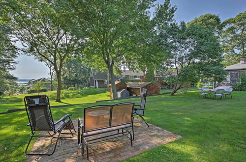 Photo 15 - Cute East Hampton Cottage w/ Patio - Walk to Beach