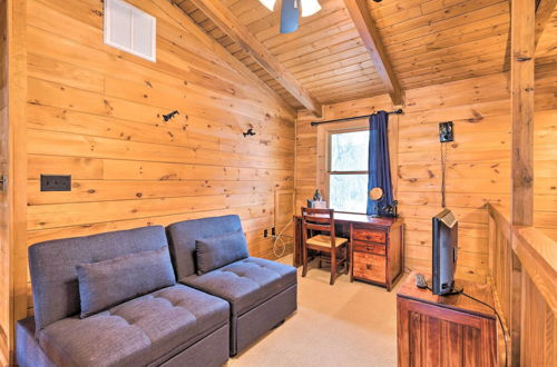 Foto 7 - Cozy 'owl Lodge' Cabin - Relax or Get Adventurous