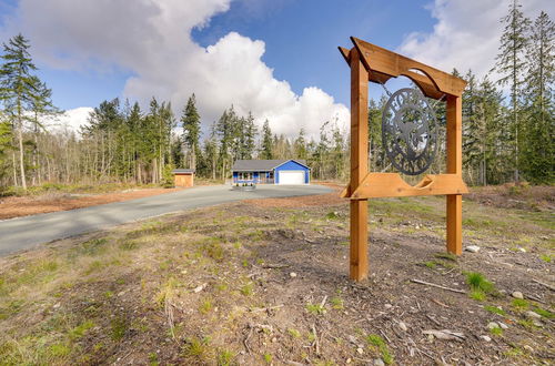 Photo 9 - Lovely Clinton Home w/ Hot Tub on 10 Acres