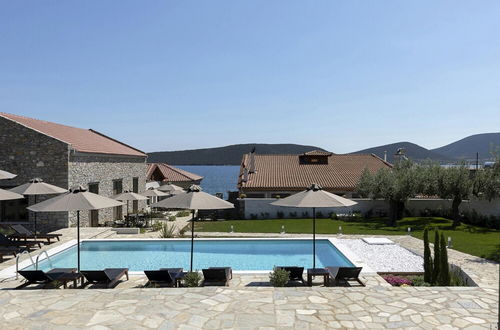 Photo 9 - Lichnos Luxury Suites Stoa