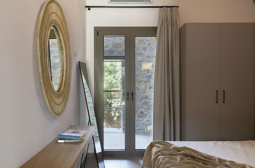 Photo 18 - Lichnos Luxury Suites Stoa