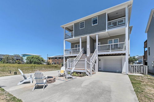 Foto 11 - Convenient Kure Beach Townhome w/ Fire Pit