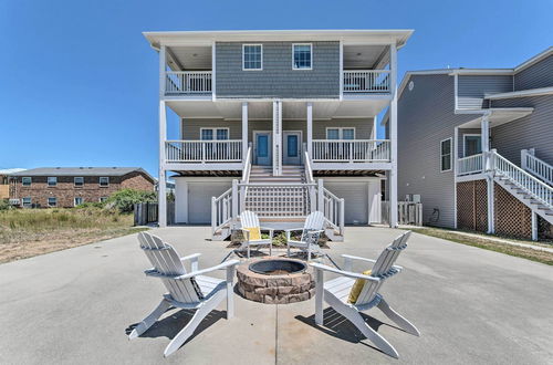 Foto 17 - Convenient Kure Beach Townhome w/ Fire Pit