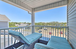 Foto 2 - Convenient Kure Beach Townhome w/ Fire Pit