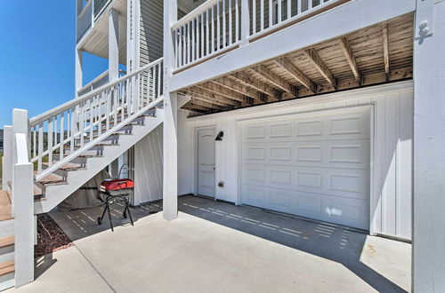 Foto 6 - Convenient Kure Beach Townhome w/ Fire Pit