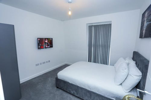 Photo 2 - Immaculate 2-bed Apartment in London