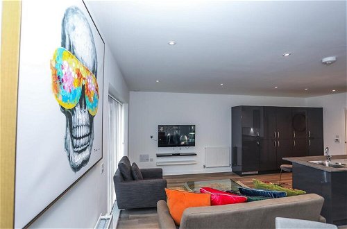 Photo 13 - Immaculate 2-bed Apartment in London