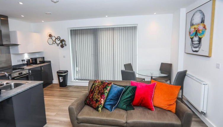 Foto 1 - Immaculate 2-bed Apartment in London