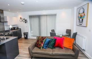 Foto 1 - Immaculate 2-bed Apartment in London