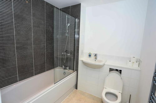 Photo 20 - Immaculate 2-bed Apartment in London