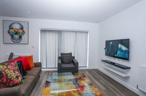 Photo 18 - Immaculate 2-bed Apartment in London