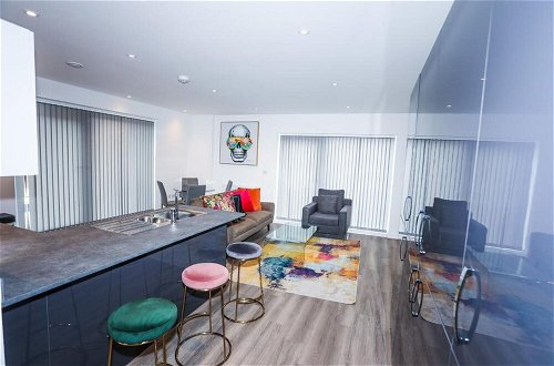 Photo 11 - Immaculate 2-bed Apartment in London