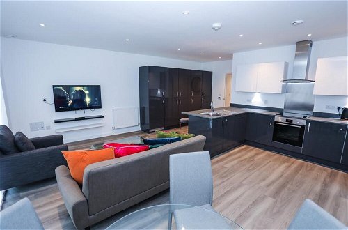 Photo 16 - Immaculate 2-bed Apartment in London