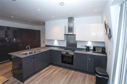 Photo 9 - Immaculate 2-bed Apartment in London