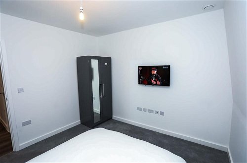 Photo 3 - Immaculate 2-bed Apartment in London