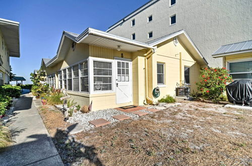 Foto 17 - Indian Shores Cottage w/ Cabana - Steps to Beach