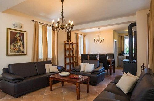 Foto 6 - Beautiful 4-bed Villa for up to 10 Guests
