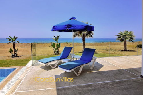 Foto 71 - Blue - Beach Front Spectacular Villa Sleeps 10
