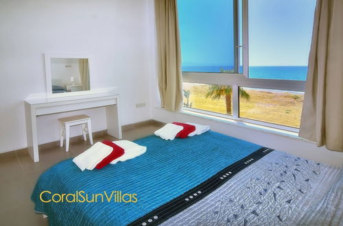 Foto 4 - Blue - Beach Front Spectacular Villa Sleeps 10