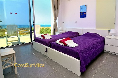 Photo 10 - Blue - Beach Front Spectacular Villa Sleeps 10