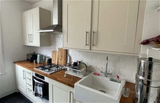 Photo 3 - Inviting Vintage Style 1BD Near Hackney Central
