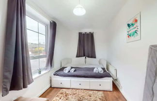 Photo 2 - Central & Cosy 2BD Flat Near Canary Wharf