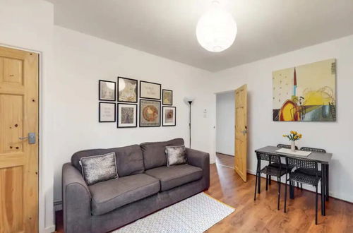 Photo 6 - Central & Cosy 2BD Flat Near Canary Wharf