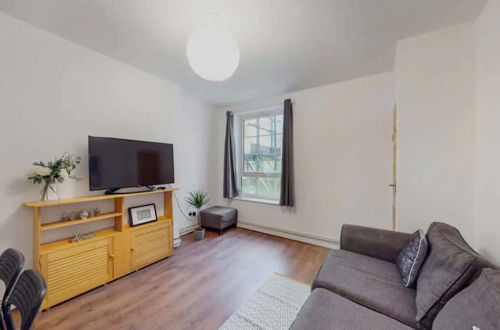 Photo 5 - Central & Cosy 2BD Flat Near Canary Wharf