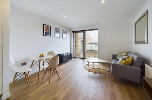 Photo 1 - The Battersea Sanctuary - Classy 1bdr Flat With Terrace