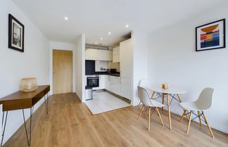 Photo 3 - The Battersea Sanctuary - Classy 1bdr Flat With Terrace